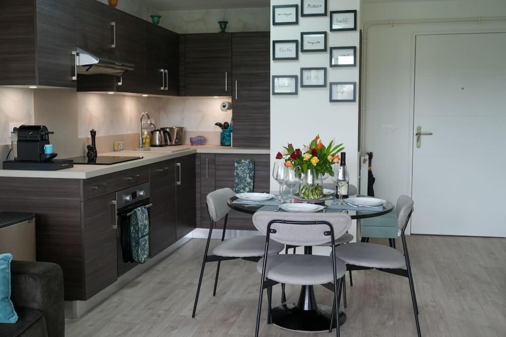 Le Saint Val 004, Appart. Neuf, Jardin, Parking ภายนอก รูปภาพ